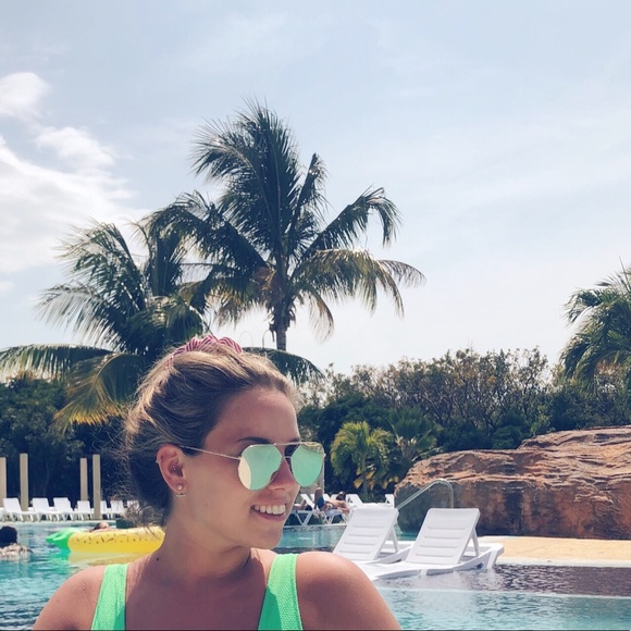 Meet your Posher, Brianne - Picture 1 of 1